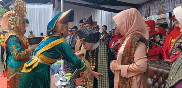 Festival Manyerak Anak Daro: Upaya Lestarikan Warisan Budaya Minangkabau kepada Generasi Muda