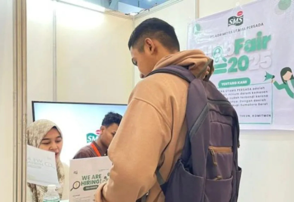 WEBSITE - 2025-11-13T090821.051 Sebanyak 2.000 Pencari Kerja Ikuti Padang Job Fair