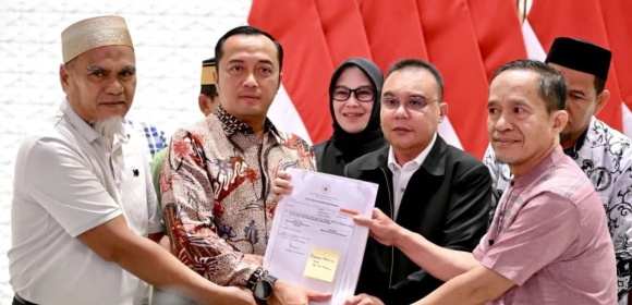 Presiden Prabowo Berikan Rehabilitasi Kepada Dua Guru ASN Luwu Utara