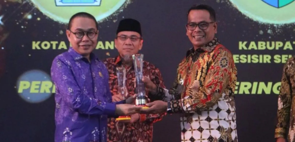 Pesisir Selatan Raih Juara 2 Anugerah Keterbukaan Informasi Publik Sumbar 2025