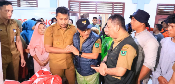 Wagub Sumbar Vasko Ruseimy Tinjau Lokasi Banjir di Kampuang Galapuang Padang Pariaman