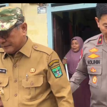 WEBSITE - 2025-11-26T083626.854 Wakapolda Sumbar Pantau Langsung Lokasi Banjir dan Longsor Padang Pariaman, Bupati JKA: Polri Hadir di Tengah Kesulitan Rakyat