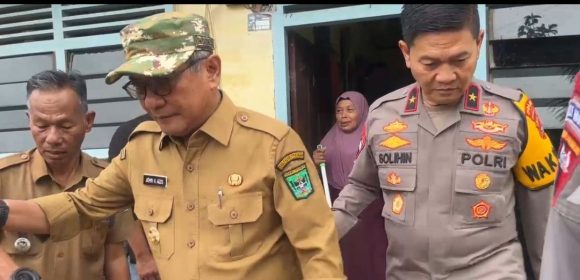Wakapolda Sumbar Pantau Langsung Lokasi Banjir dan Longsor Padang Pariaman, Bupati JKA: Polri Hadir di Tengah Kesulitan Rakyat
