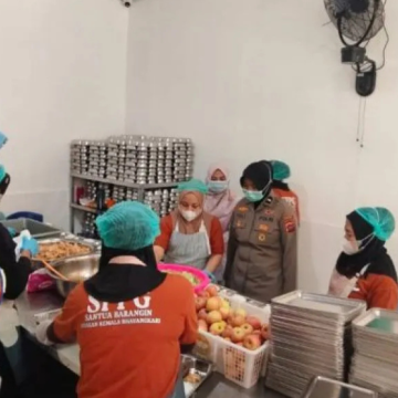 WEBSITE (86) SPPG Sawahlunto Pastikan Higienitas Ompreng MBG Dengan Prosedur Pencucian Berlapis