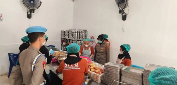 SPPG Sawahlunto Pastikan Higienitas Ompreng MBG Dengan Prosedur Pencucian Berlapis