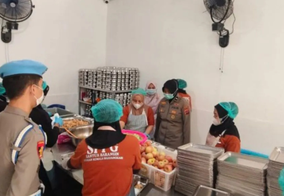 WEBSITE (86) SPPG Sawahlunto Pastikan Higienitas Ompreng MBG Dengan Prosedur Pencucian Berlapis