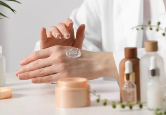 WEBSITE (90) Waspadai Efek Kandungan Bahan Kimia Pada Produk Perawatan Kulit