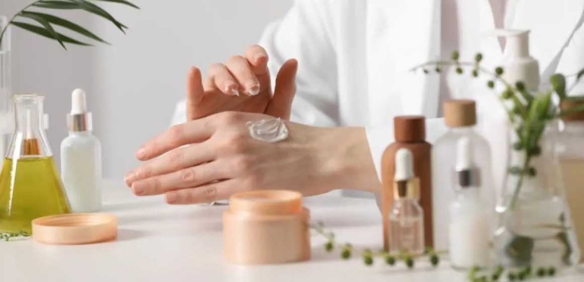 WEBSITE (90) Waspadai Efek Kandungan Bahan Kimia Pada Produk Perawatan Kulit