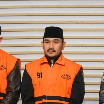 KPK BUPATI BEKASI Bupati Bekasi dan Ayahnya Jalani Pemeriksaan Perdana di KPK, Dugaan Ijon Proyek Capai Rp14,2 Miliar