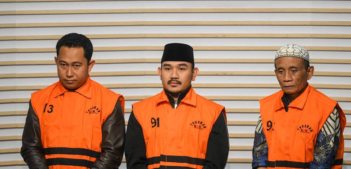 KPK BUPATI BEKASI Bupati Bekasi dan Ayahnya Jalani Pemeriksaan Perdana di KPK, Dugaan Ijon Proyek Capai Rp14,2 Miliar