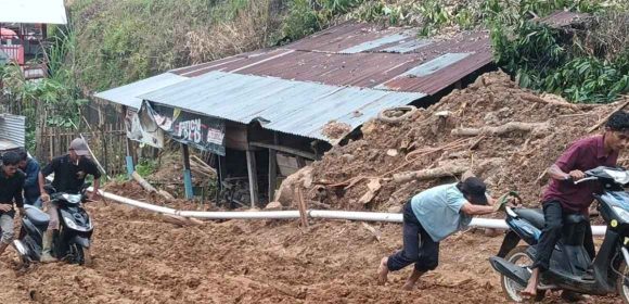 Akses Jalan Provinsi Simpang Empat-Talamau Baru Bisa Dilalui Roda Dua