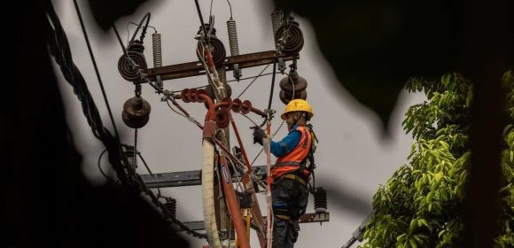 Sebanyak 74 Penyulang Listrik Kembali Menyala Setelah Bencana Sumbar