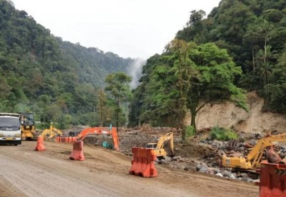 Menteri PU: Kendaraan Roda Empat Bisa Lewati Lembah Anai 16 Desember