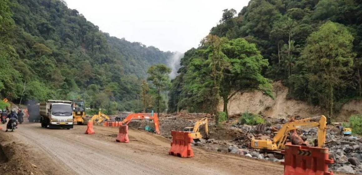 WEBSITE (36) Menteri PU: Kendaraan Roda Empat Bisa Lewati Lembah Anai 16 Desember