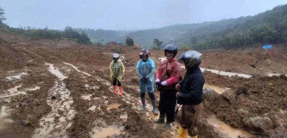 WEBSITE (37) Pemkab Pasaman Barat Maksimalkan Upaya Buka Jalan Tertimbun Longsor