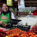 Sementara itu, minyak goreng curah dijual seharga Rp19.000 per liter. Adapun minyak goreng kemasan bermerek I dan II masing-masing dipasarkan dengan harga Rp22.650 dan Rp21.350 per liter.