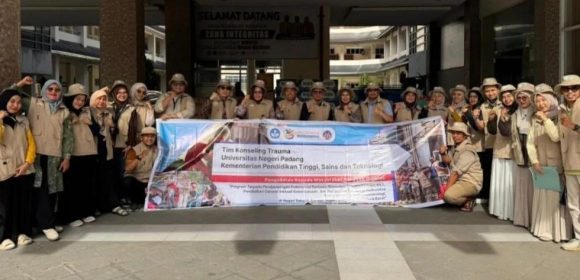 WEBSITE (74) UNP Bantu Pulihkan Trauma Dan Salurkan Bantuan Ke Penyintas Banjir Dan Longsor Di Sumbar