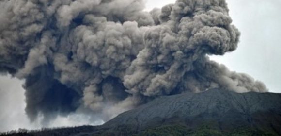 Marapi Kembali Bergolak, Semburan Abu Vulkanik Menjulang 1.600 Meter ke Langit