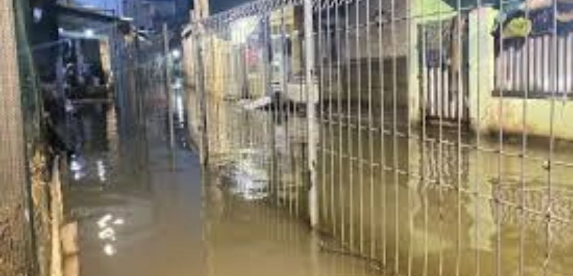 WEBSITE - 2026-01-23T084057.011 Update Banjir Jakarta: ratusan RT Terdampak, Belasan Jalan Protokol Belum Bisa Dilalui