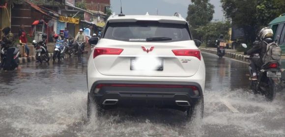 WEBSITE (85) Penting Fokus Dalam Berkendara Guna Hindari Aquaplaning