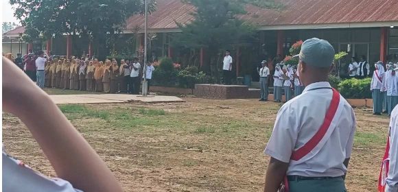 WEBSITE (87) Wamendikdasmen RI Tinjau Pembelajaran Hari Pertama Pascabencana Di SMA N 12 Padang