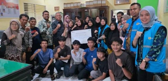PLN Hadir Untuk Anak Penerus Bangsa, Salurkan Beasiswa Pendidikan Bagi Korban Terdampak Bencana Di Palembayan