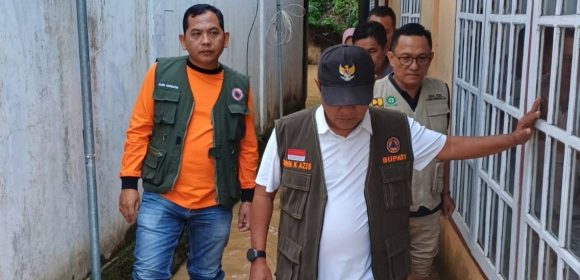 BUPATI JKA Gerak Cepat JKA Tinjau Banjir Batang Ulakan, Pastikan Warga Aman dan Siapkan Solusi