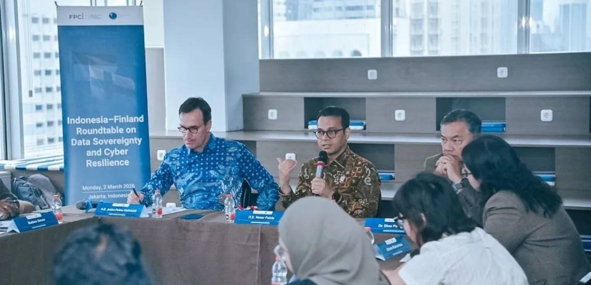 WEBSITE - 2026-03-03T084325.694 Nezar Tegaskan Perlindungan Data Masyarakat Di Tengah Perkembangan AI