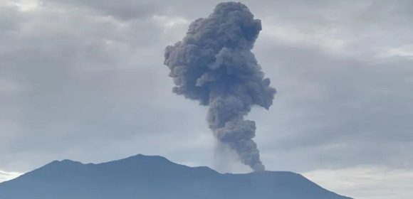 Gunung Marapi Erupsi Lagi Selasa Dini Hari Dan Tetap Berstatus Waspada