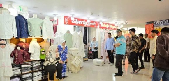 WEBSITE - 2026-03-24T085901.778 Gubernur Mahyeldi Dorong Pedagang UMKM ‘Go Digital’ untuk Perluas Pasar