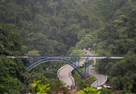 WEBSITE Jelang Lebaran 2026, Pemprov Sumbar Batasi Truk dan Berlakukan One Way di Jalur Padang–Bukittinggi