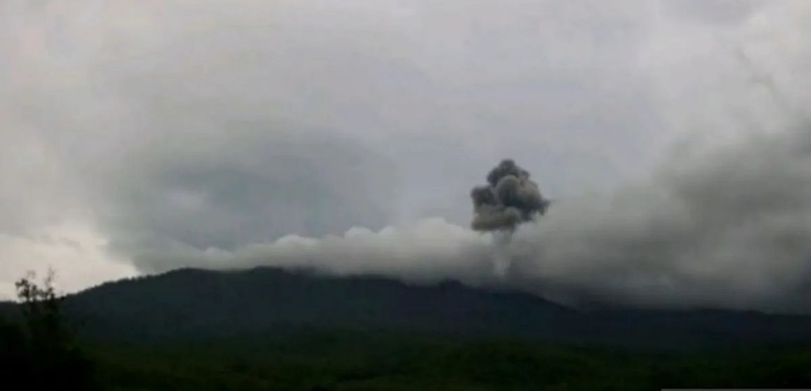 WEBSITE - 2026-04-10T101123.838 Gunung Lewotobi Laki-Laki Di Flores Timur Kembali Meletus
