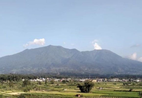 PGA Laporkan Letusan Marapi Terekam Pada Seismograf 30,2 Milimeter