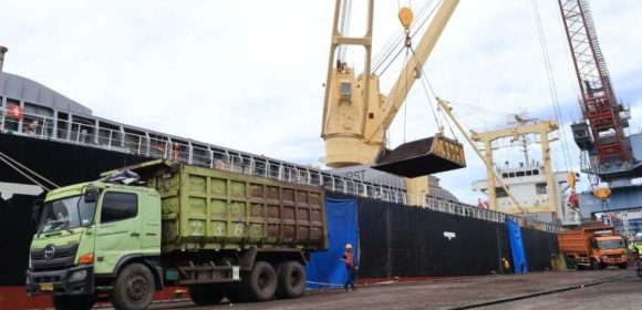 WEBSITE - 2026-04-16T092534.965 Kinerja Ekspor Terjaga: CPO Tetap Jadi Komoditas Unggulan di PTP Nonpetikemas Padang