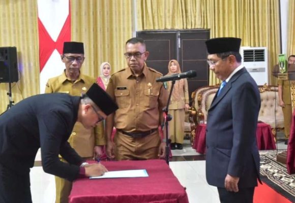 Resmi Jabat Pj Sekda, Hendra Aswara Diminta Jadi Motor Penggerak Birokrasi Padang Pariaman