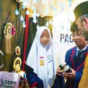 Pentas Kreativitas Pelajar Warnai Hardiknas 2026 di Padang Panjang