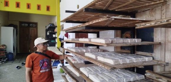 Harga Kedelai Naik, Perajin Tempe di Ponorogo Siasati dengan Perkecil Ukuran