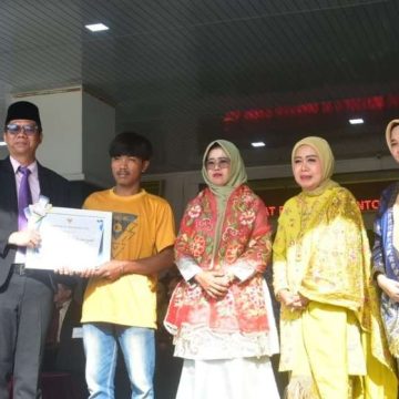 Aksi Heroik di Senja Anduriang: Kadri Maiwansyah Selamatkan Lansia dari Amukan Arus, Diganjar Apresiasi Bupati Padang Pariaman