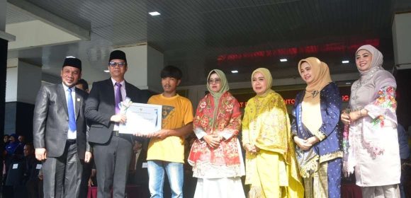 WEBSITE - 2026-05-05T092644.067 Aksi Heroik di Senja Anduriang: Kadri Maiwansyah Selamatkan Lansia dari Amukan Arus, Diganjar Apresiasi Bupati Padang Pariaman