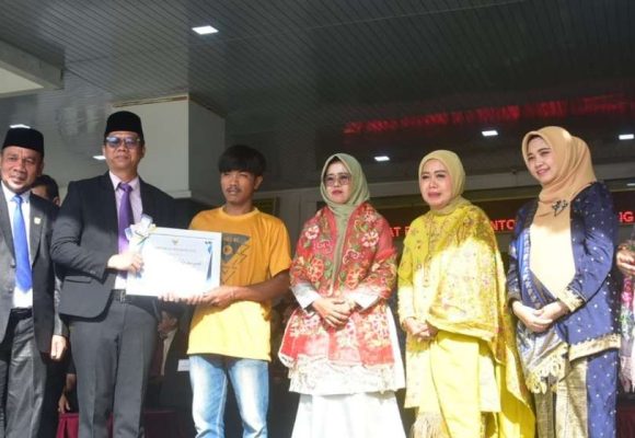 Aksi Heroik di Senja Anduriang: Kadri Maiwansyah Selamatkan Lansia dari Amukan Arus, Diganjar Apresiasi Bupati Padang Pariaman