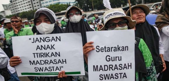 SE Mendikdasmen Beri Kepastian Guru Honorer Kembali Mengajar