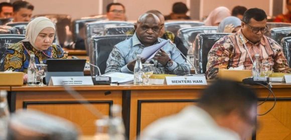 Fakta-fakta Penolakan Natalius Pigai soal Wacana Tembak Mati Begal