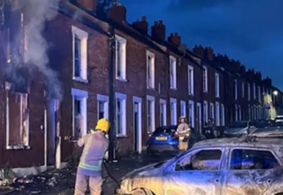 Kerusuhan Pecah di Belfast, Rumah dan Mobil Dibakar Massa Usai Penusukan Horor