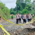 Jalan provinsi di Palembayan, Agam tak bisa dilalui kendaraan akibat terban