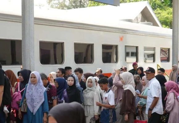 WEBSITE - 2026-07-07T103742.763 Libur Sekolah Dongkrak Penumpang KA Lokal, KAI Divre II Sumbar Catat 10 Ribu Lebih Pelanggan dalam Sehari