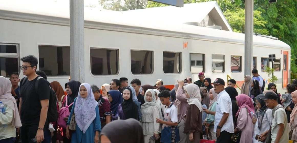 WEBSITE - 2026-07-07T103742.763 Libur Sekolah Dongkrak Penumpang KA Lokal, KAI Divre II Sumbar Catat 10 Ribu Lebih Pelanggan dalam Sehari