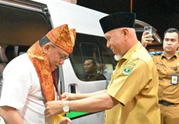 WEBSITE - 2026-07-14T105440.395 Gubernur Mahyeldi dan Menteri LH Bahas Penguatan Perhutanan Sosial, Pengelolaan Sampah, dan Perdagangan Karbon