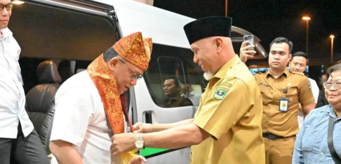 WEBSITE - 2026-07-14T105440.395 Gubernur Mahyeldi dan Menteri LH Bahas Penguatan Perhutanan Sosial, Pengelolaan Sampah, dan Perdagangan Karbon