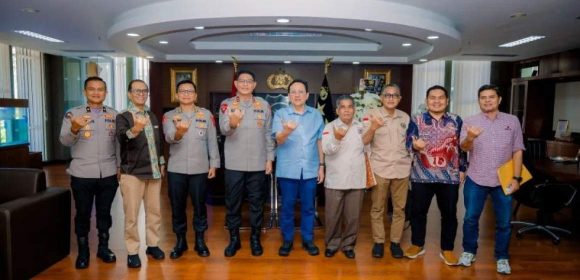 WEBSITE - 2026-07-24T111641.115 Irman Gusman dukung penuh Kapolda Sumbar berantas narkoba dan berbagai kejahatan yang meresahkan masyarakat