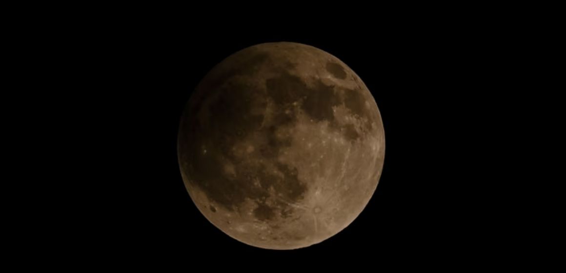 WEBSITE (1) Hampir Menjadi ‘Blood Moon’, Gerhana Bulan Sebagian 96 Persen Terjadi 27-28 Agustus